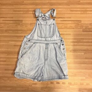 Bill Blass Light Blue Denim Jeans